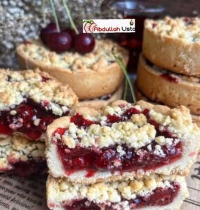 Güveç Kabında Vişneli Turta