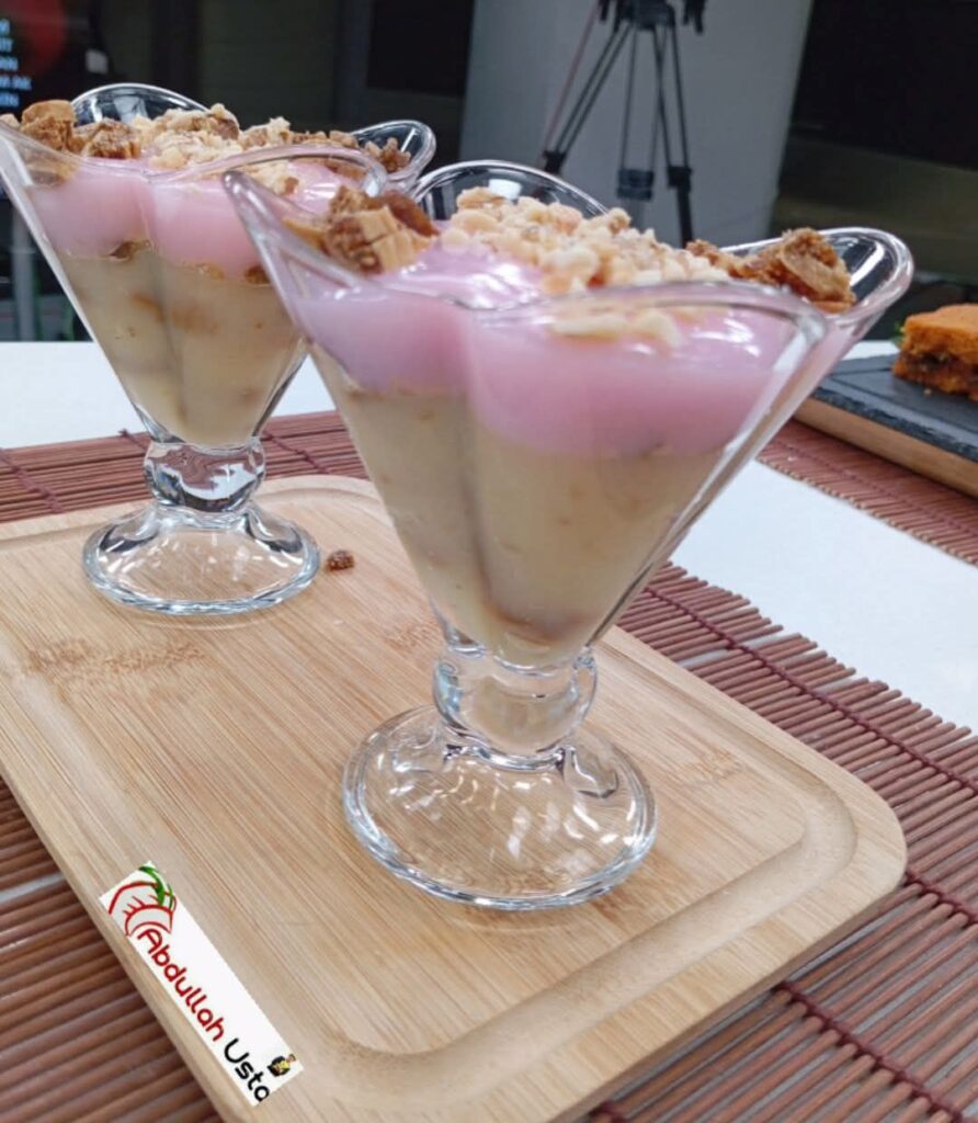 FISTIK PUDİNGLİ ÇİLEK PUDİNGLİ ÜSTÜ CEVİZLİ KULP TATLISI TARİFİ | Şef Abdullah Usta’dan Pratik ve Nefis Lezzet