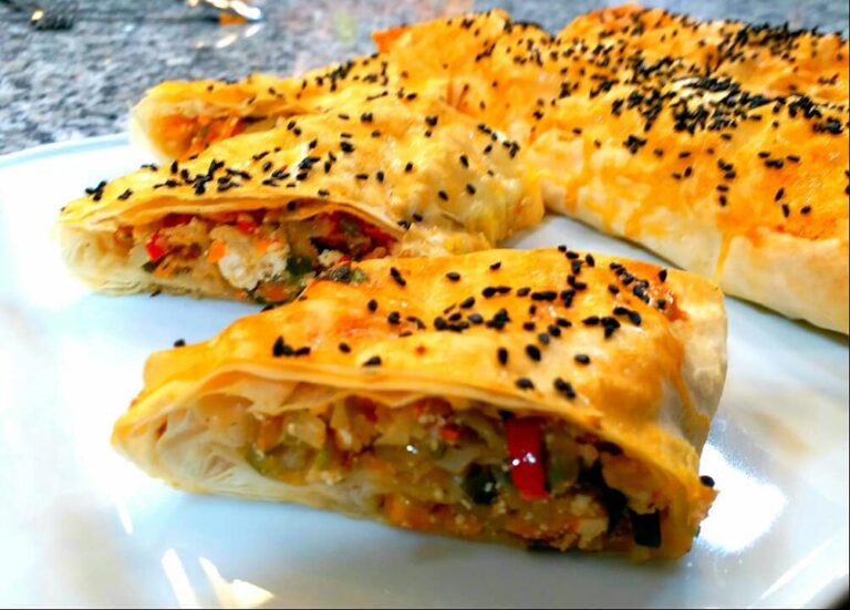 LOR PEYNİRLİ SEBZELİ BÖREK TARİFİ Şef Abdullah Usta
