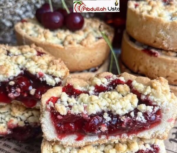 Güveç Kabında Vişneli Turta